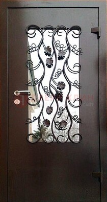 Металлическая дверь со стеклом и ковкой ДСК-43 в офис в Можайске